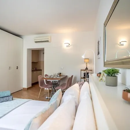 Duomo 10 Minuti Apartman *
